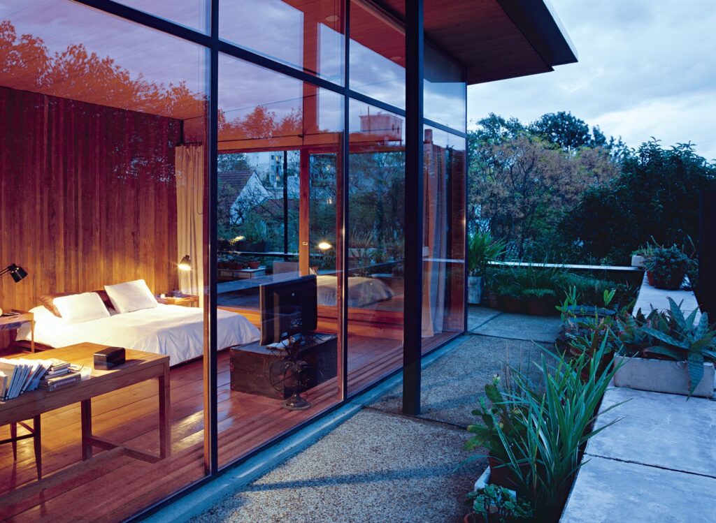 Designing a Private Oasis with Outdoor Glass Enclosures